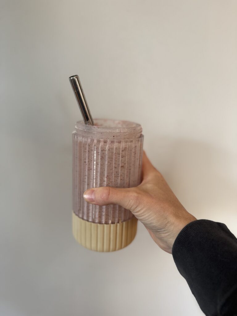 Date and cranberry smoothie